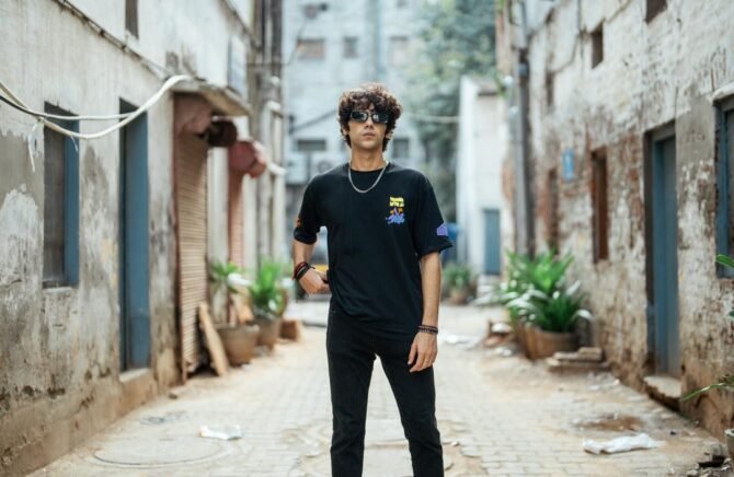 Zostel Live It Now Oversized T-shirt Black