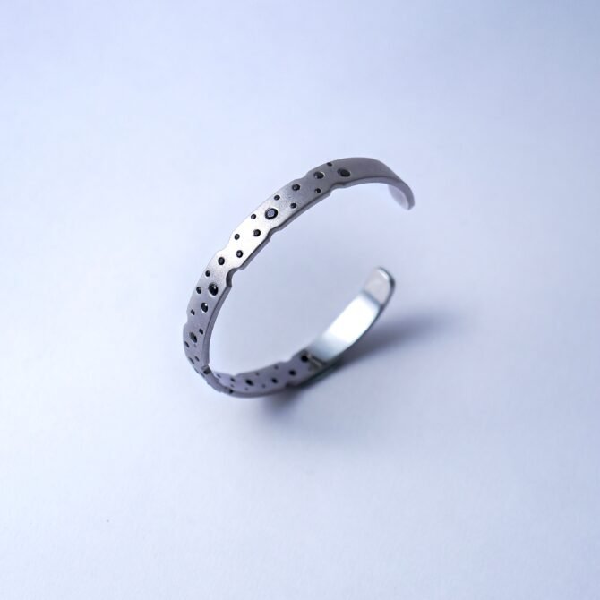 DOTTED SPACEBAND BRACELET